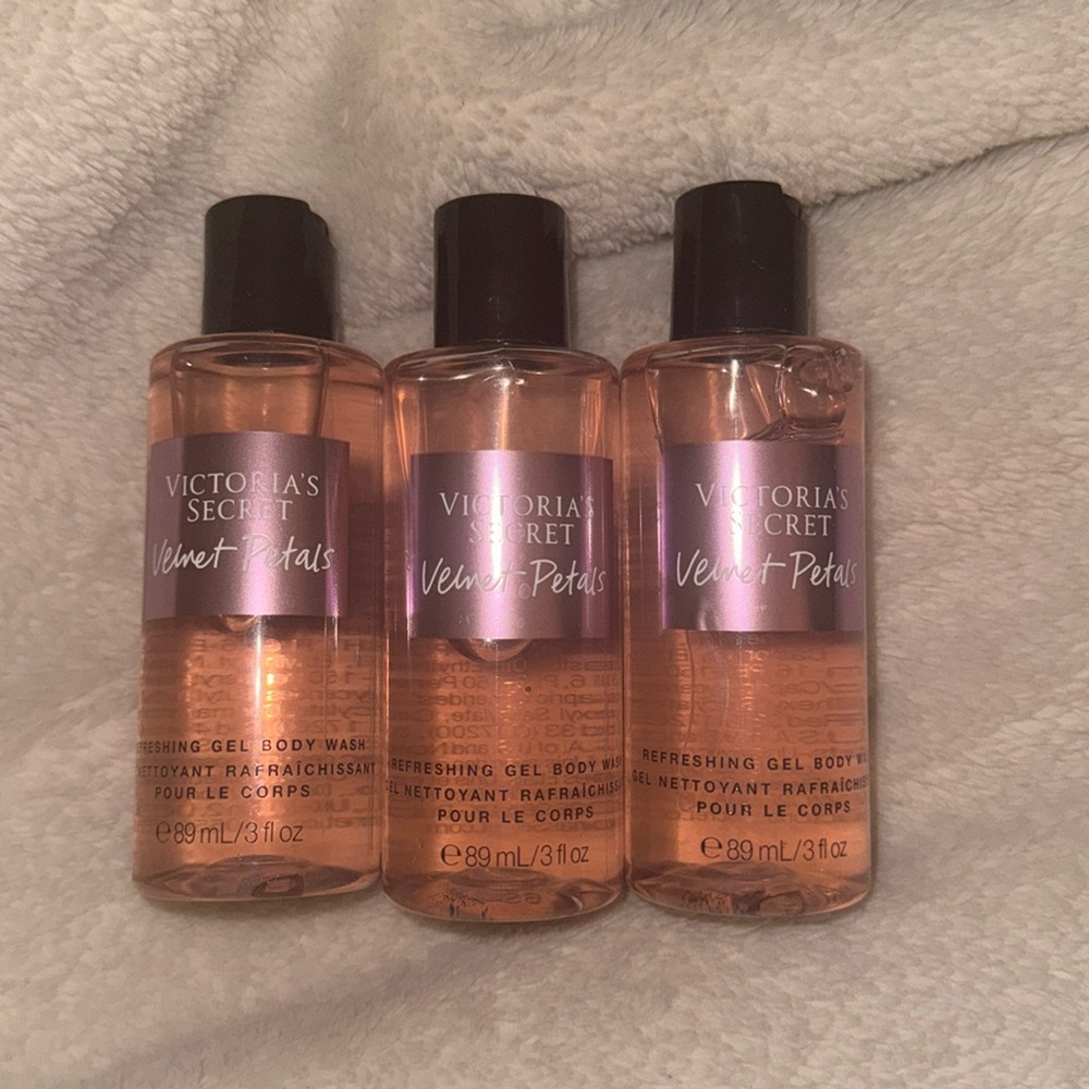 Victoria’s Secret Velvet Petals Refreshing Gel Body Wash